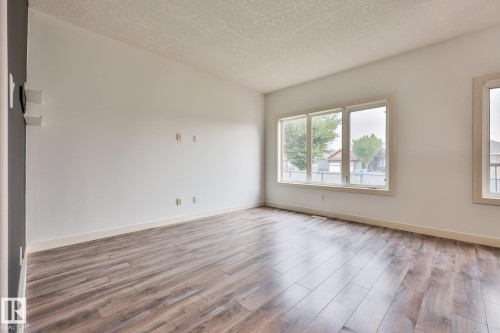 304 Genesis Villa(S), Stony Plain, AB - Indoor Photo Showing Other Room