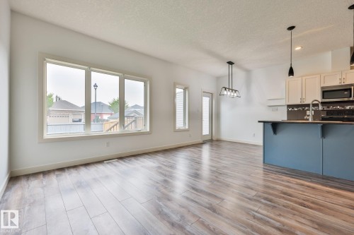 304 Genesis Villa(S), Stony Plain, AB - Indoor Photo Showing Kitchen