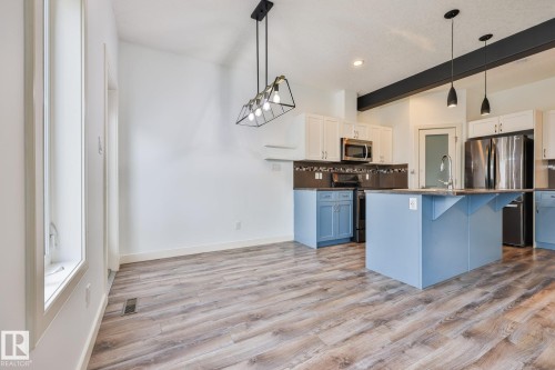 304 Genesis Villa(S), Stony Plain, AB - Indoor Photo Showing Kitchen With Upgraded Kitchen