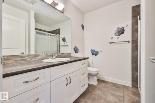 304 Genesis Villa(S), Stony Plain, AB - Indoor Photo Showing Bathroom