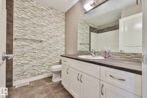 304 Genesis Villa(S), Stony Plain, AB - Indoor Photo Showing Bathroom