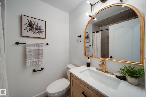 10343 172 Avenue Nw, Edmonton, AB - Indoor Photo Showing Bathroom