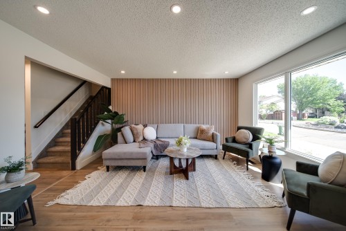 10343 172 Avenue Nw, Edmonton, AB - Indoor Photo Showing Living Room