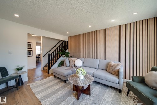 10343 172 Avenue Nw, Edmonton, AB - Indoor Photo Showing Living Room