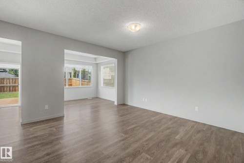 4675 Alwood Way Sw, Edmonton, AB - Indoor
