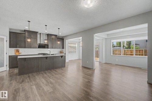 4675 Alwood Way Sw, Edmonton, AB - Indoor Photo Showing Kitchen With Upgraded Kitchen