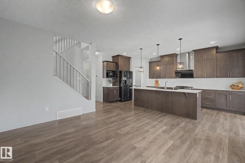 4675 Alwood Way Sw, Edmonton, AB - Indoor Photo Showing Kitchen