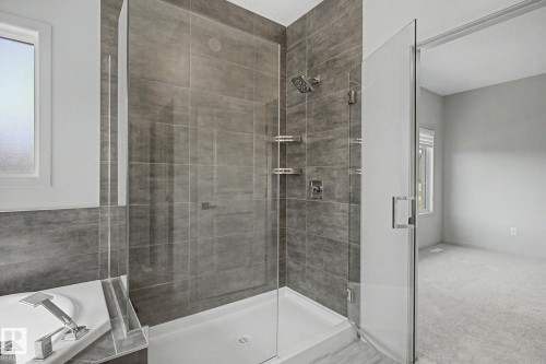 4675 Alwood Way Sw, Edmonton, AB - Indoor Photo Showing Bathroom