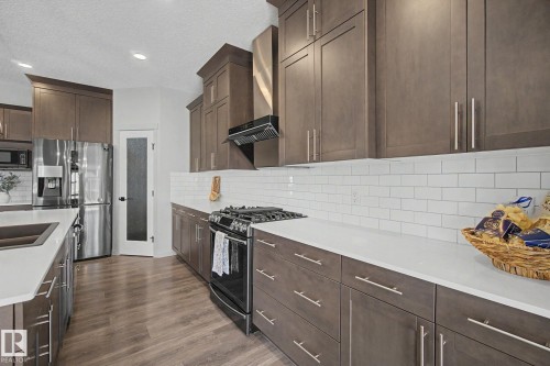 4675 Alwood Way Sw, Edmonton, AB - Indoor Photo Showing Kitchen With Upgraded Kitchen