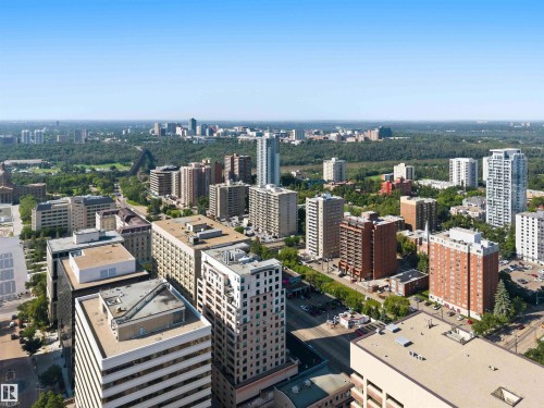 Downtown cityscape featuring a mix of high-rise and mid-rise buildings, extensive green spaces, and a prominent river - #708 9939 109 St Nw, Edmonton, AB - Outdoor With View