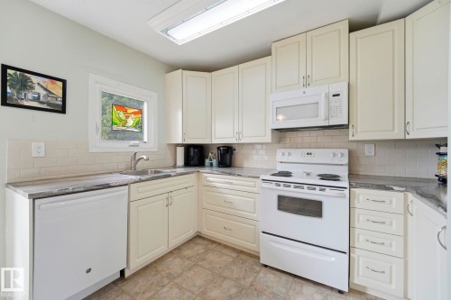 5362 38A Avenue Nw, Edmonton, AB - Indoor Photo Showing Kitchen