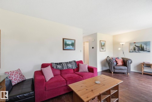 5362 38A Avenue Nw, Edmonton, AB - Indoor Photo Showing Living Room