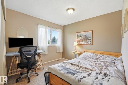 5362 38A Avenue Nw, Edmonton, AB - Indoor Photo Showing Bedroom