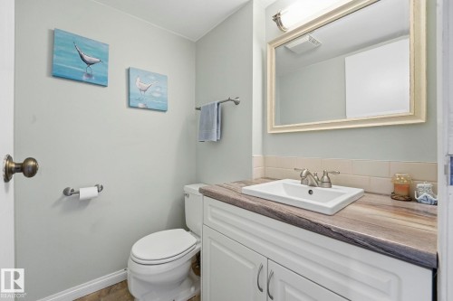 5362 38A Avenue Nw, Edmonton, AB - Indoor Photo Showing Bathroom