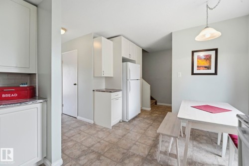 5362 38A Avenue Nw, Edmonton, AB - Indoor Photo Showing Kitchen