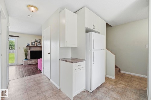 5362 38A Avenue Nw, Edmonton, AB - Indoor