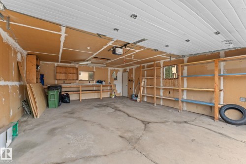 3019 139 Avenue Nw, Edmonton, AB - Indoor Photo Showing Garage