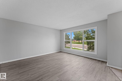 3019 139 Avenue Nw, Edmonton, AB - Indoor