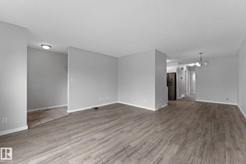 3019 139 Avenue Nw, Edmonton, AB - Indoor Photo Showing Other Room