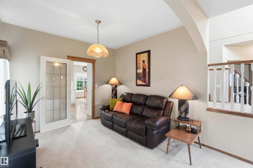 1080 Wedgewood Boulevard Nw, Edmonton, AB - Indoor Photo Showing Living Room