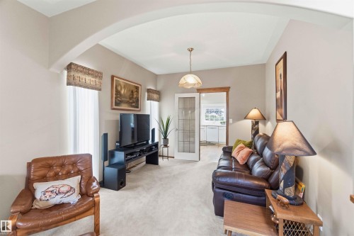 1080 Wedgewood Boulevard Nw, Edmonton, AB - Indoor Photo Showing Living Room
