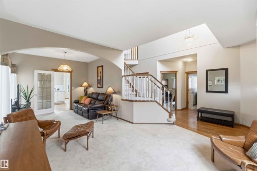 1080 Wedgewood Boulevard Nw, Edmonton, AB - Indoor Photo Showing Living Room