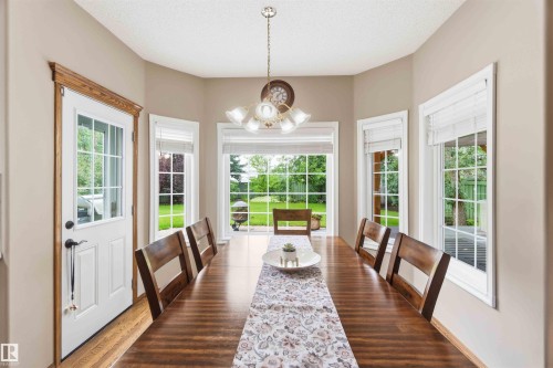1080 Wedgewood Boulevard Nw, Edmonton, AB - Indoor Photo Showing Dining Room
