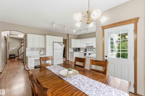 1080 Wedgewood Boulevard Nw, Edmonton, AB - Indoor