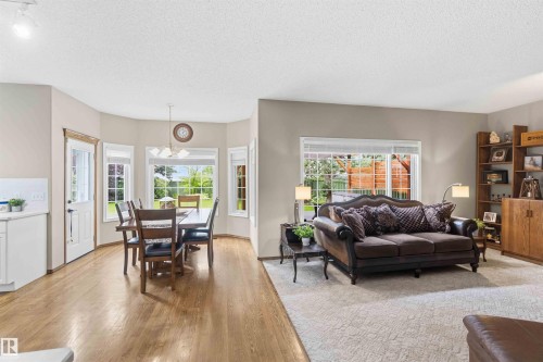 1080 Wedgewood Boulevard Nw, Edmonton, AB - Indoor Photo Showing Other Room