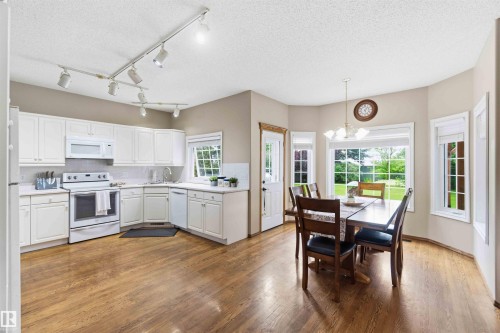 1080 Wedgewood Boulevard Nw, Edmonton, AB - Indoor