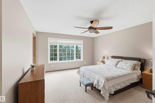 1080 Wedgewood Boulevard Nw, Edmonton, AB - Indoor Photo Showing Bedroom
