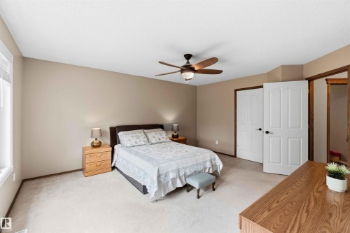 1080 Wedgewood Boulevard Nw, Edmonton, AB - Indoor Photo Showing Bedroom