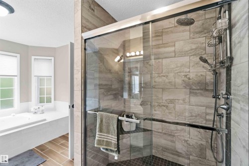 1080 Wedgewood Boulevard Nw, Edmonton, AB - Indoor Photo Showing Bathroom