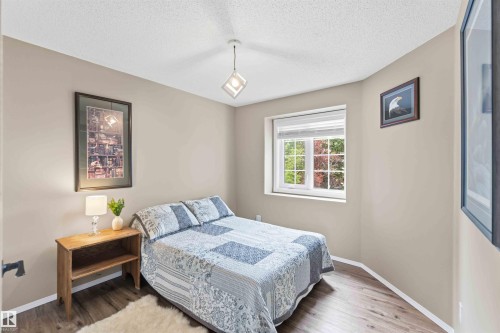 1080 Wedgewood Boulevard Nw, Edmonton, AB - Indoor Photo Showing Bedroom