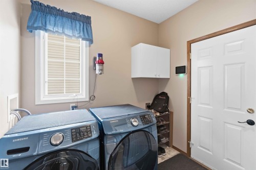 1080 Wedgewood Boulevard Nw, Edmonton, AB - Indoor Photo Showing Laundry Room