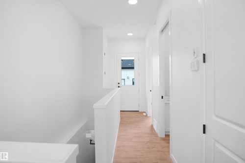 7523 Observer Lane Nw, Edmonton, AB - Indoor Photo Showing Other Room