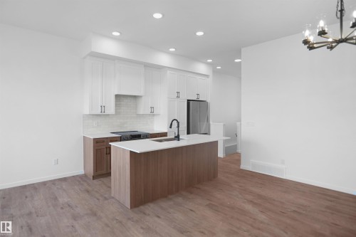7523 Observer Lane Nw, Edmonton, AB - Indoor Photo Showing Kitchen With Upgraded Kitchen