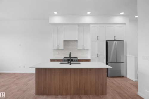 7523 Observer Lane Nw, Edmonton, AB - Indoor Photo Showing Kitchen With Upgraded Kitchen
