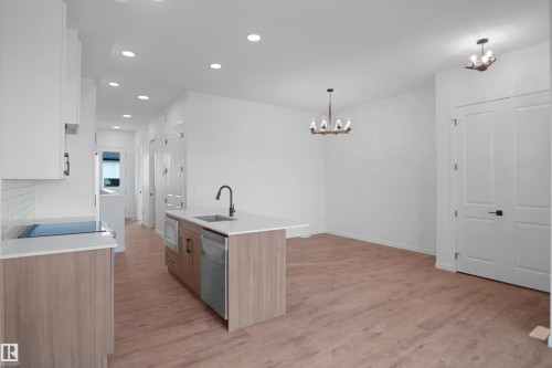 7523 Observer Lane Nw, Edmonton, AB - Indoor Photo Showing Kitchen
