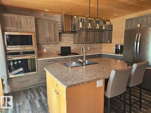57230 Range Road 25, Rural Barrhead County, AB - Indoor Photo Showing Kitchen With Double Sink