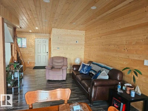 57230 Range Road 25, Rural Barrhead County, AB - Indoor Photo Showing Living Room