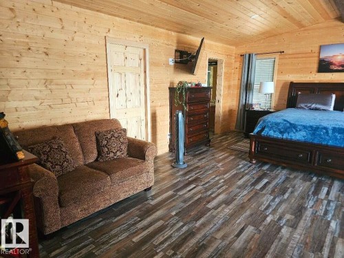 57230 Range Road 25, Rural Barrhead County, AB - Indoor Photo Showing Bedroom