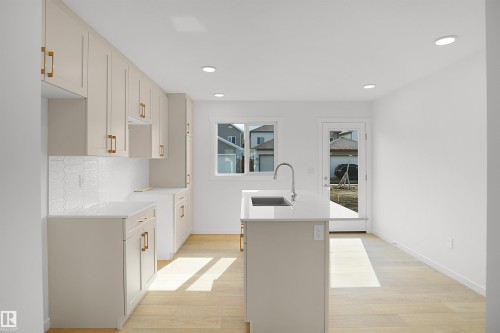 2135 210 Street Nw, Edmonton, AB - Indoor Photo Showing Kitchen