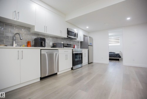 3631 213 Street Nw, Edmonton, AB - Indoor Photo Showing Kitchen