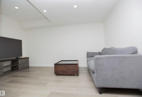 3631 213 Street Nw, Edmonton, AB - Indoor