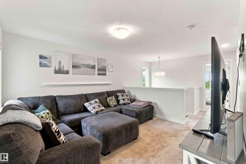 7608 Creighton Place Sw, Edmonton, AB - Indoor Photo Showing Living Room