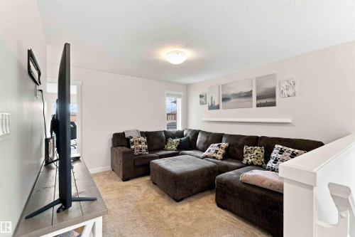 7608 Creighton Place Sw, Edmonton, AB - Indoor Photo Showing Living Room
