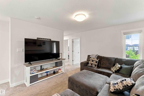7608 Creighton Place Sw, Edmonton, AB - Indoor Photo Showing Living Room