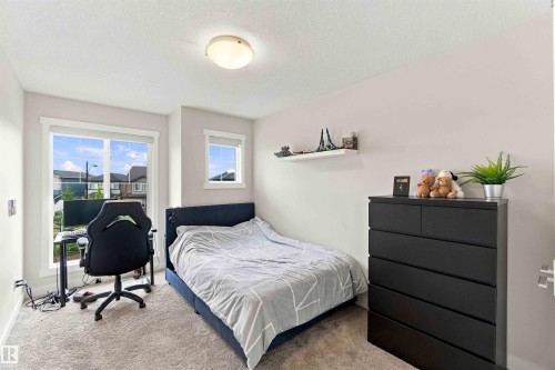 7608 Creighton Place Sw, Edmonton, AB - Indoor Photo Showing Bedroom