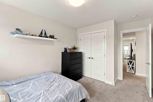 7608 Creighton Place Sw, Edmonton, AB - Indoor Photo Showing Bedroom